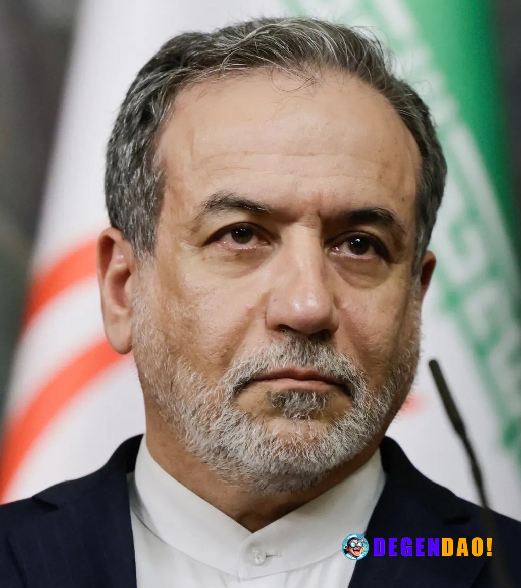JUST IN: 🇮🇷 Iranian Foreign Minister Araghchi officially announces "safe passage through the Strait of Hormuz" will be g...
