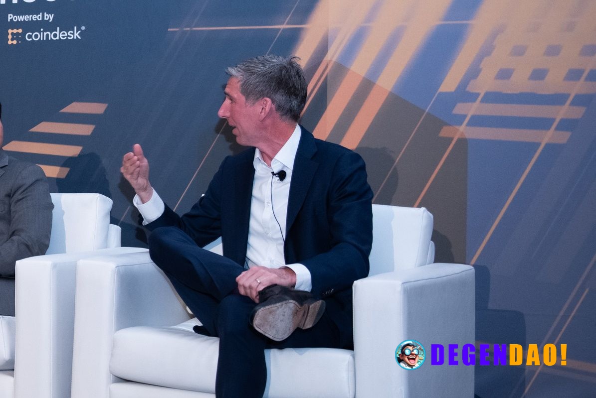 Bitwise files updated S-1 for Hyperliquid ETF as HYPE fund race heats up HYPE has surged around 200% over the last 12 mo...