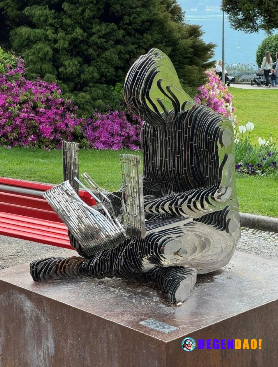 🚨 NEW: The Satoshi statue in Lugano has been vandalized again earlier this week. _ 〽️ Crypto Pulse 👉 @degendaoinfo