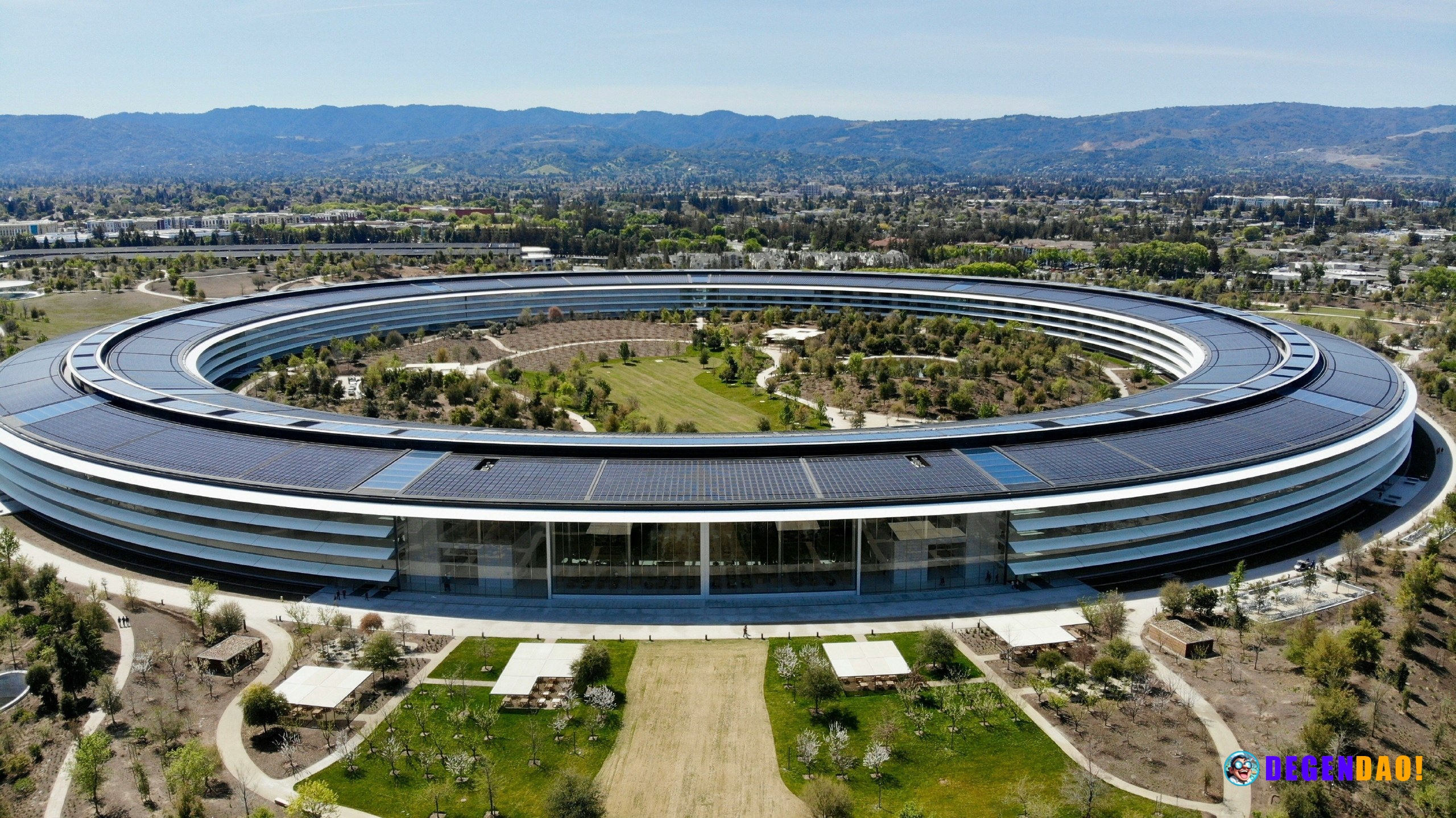 Big Tech's multi-billion dollar AI bets are still on track as Mag 7 giants report earnings The four Mag 7 giants reporte...