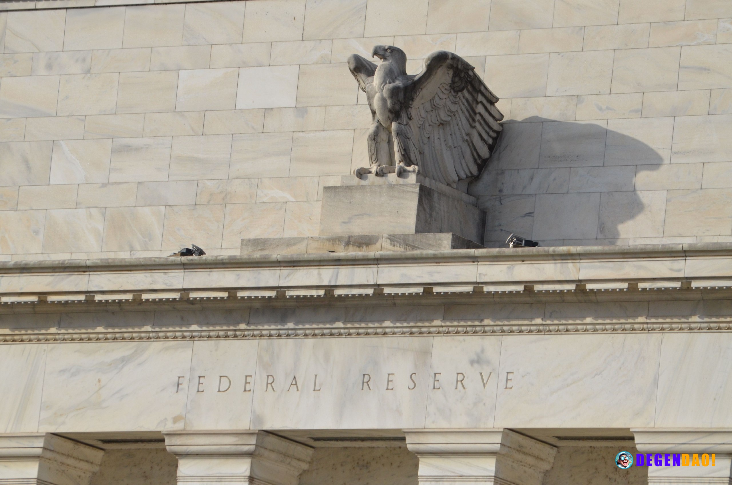One bank after another scraps Fed rate-cut forecasts. Bitcoin doesn't care. Your day-ahead look for May 5, 2026 _ 〽️ Cry...