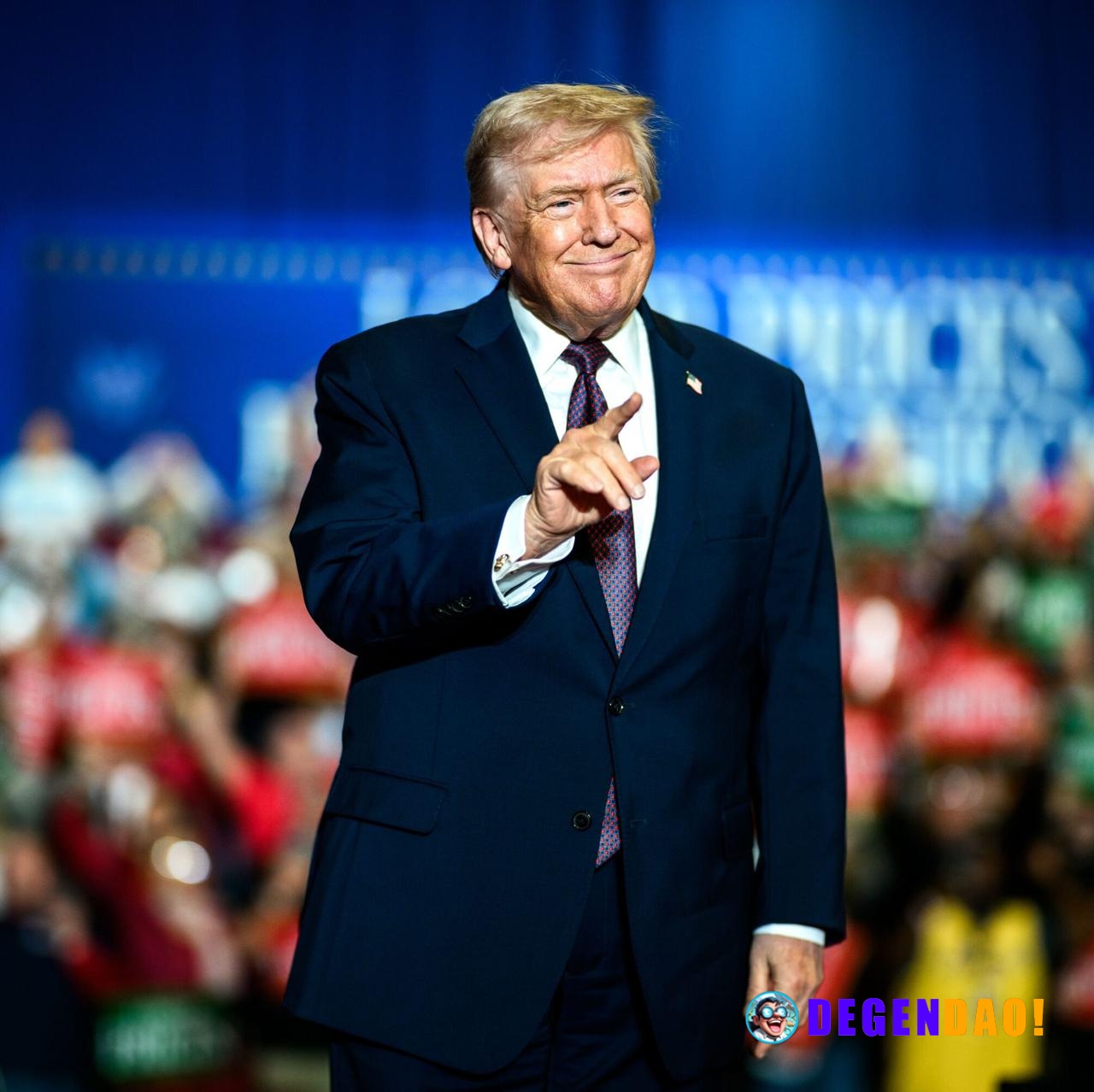 🇺🇸 JUST IN: President Trump says, “Stock Market hit an ALL-TIME HIGH TODAY. Jobs & 401-K’s are BOOMING!!!” _ 〽️ Crypto P...