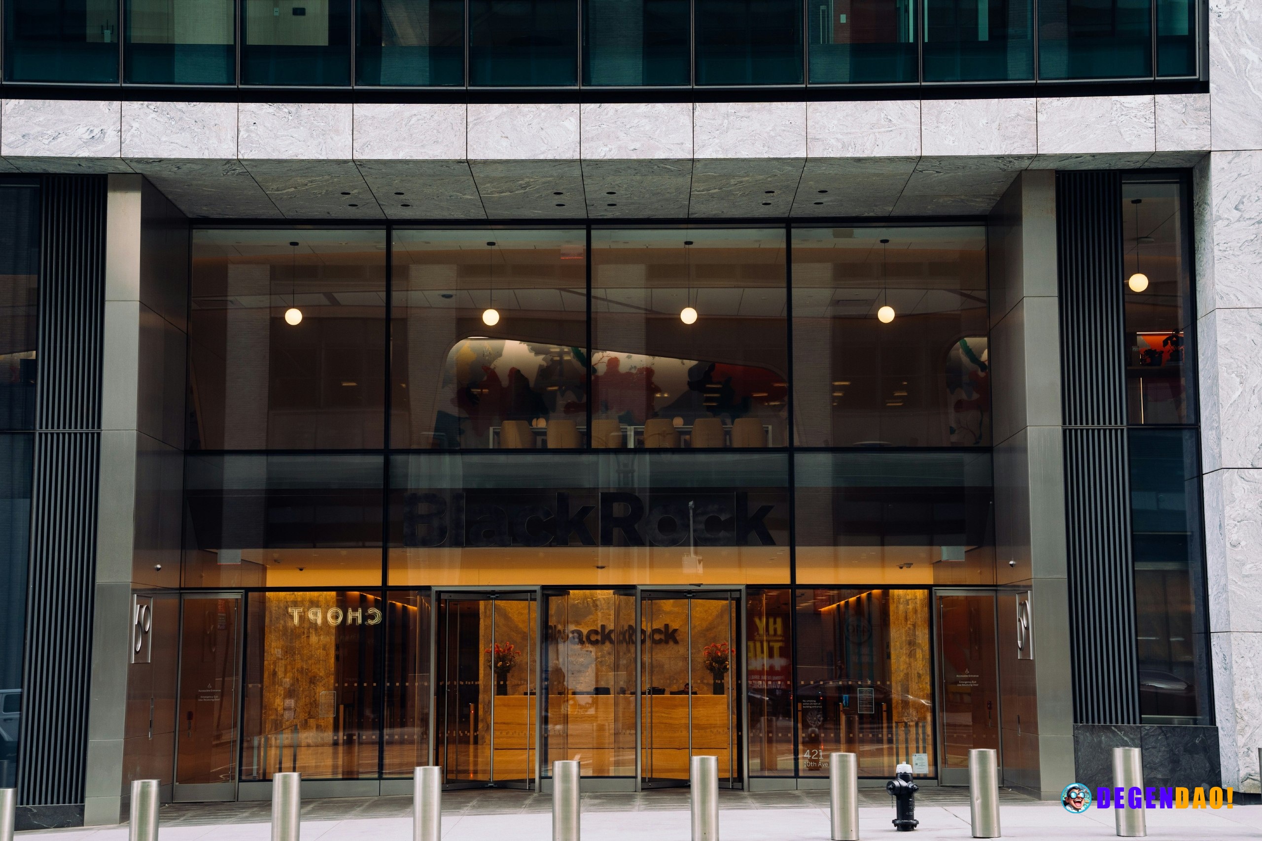 BlackRock and Fidelity are quietly turning bitcoin ETFs into a two-firm market BlackRock's IBIT and Fidelity's FBTC are ...