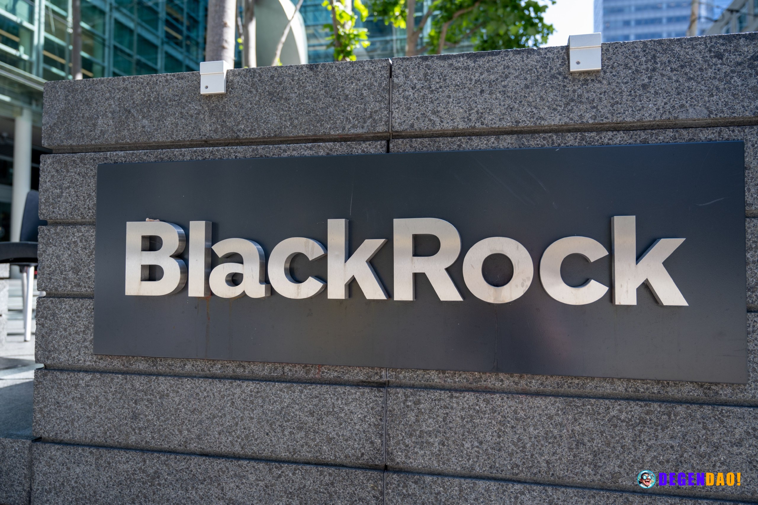 BlackRock's income-paying bitcoin ETF nears launch at a fee that undercuts rivals The iShares Bitcoin Premium Income ETF...