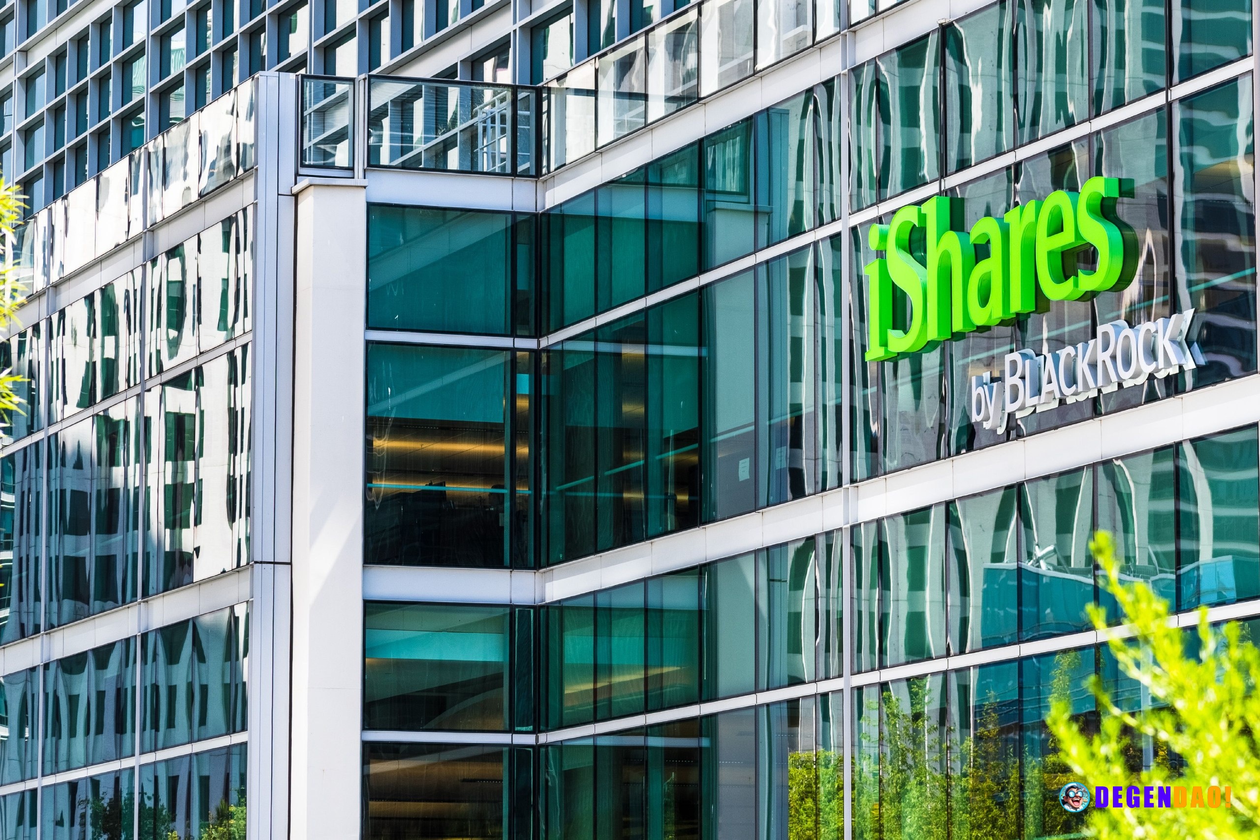 BlackRock's new bitcoin income fund offers cash flow alongside BTC exposure After IBIT's $49 billion success, BlackRock ...