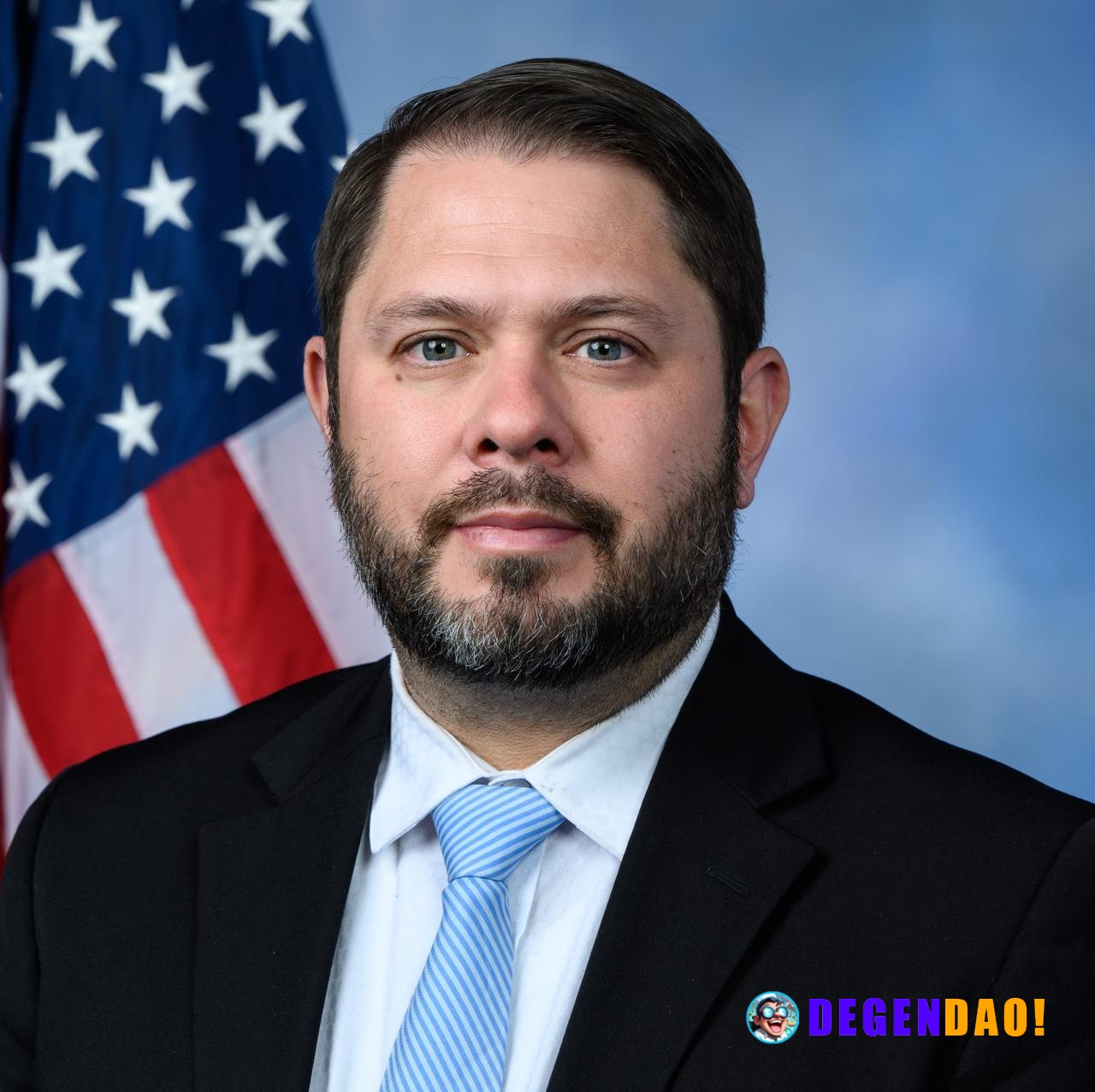 🇺🇸 NEW: Sens. Ruben Gallego and Thom Tillis are finalizing a bipartisan ethics counteroffer on the Clarity Act, aiming t...